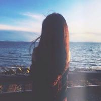背影女头像有大海 图片 4