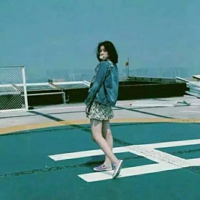 一女阴暗头像双双 图片 5